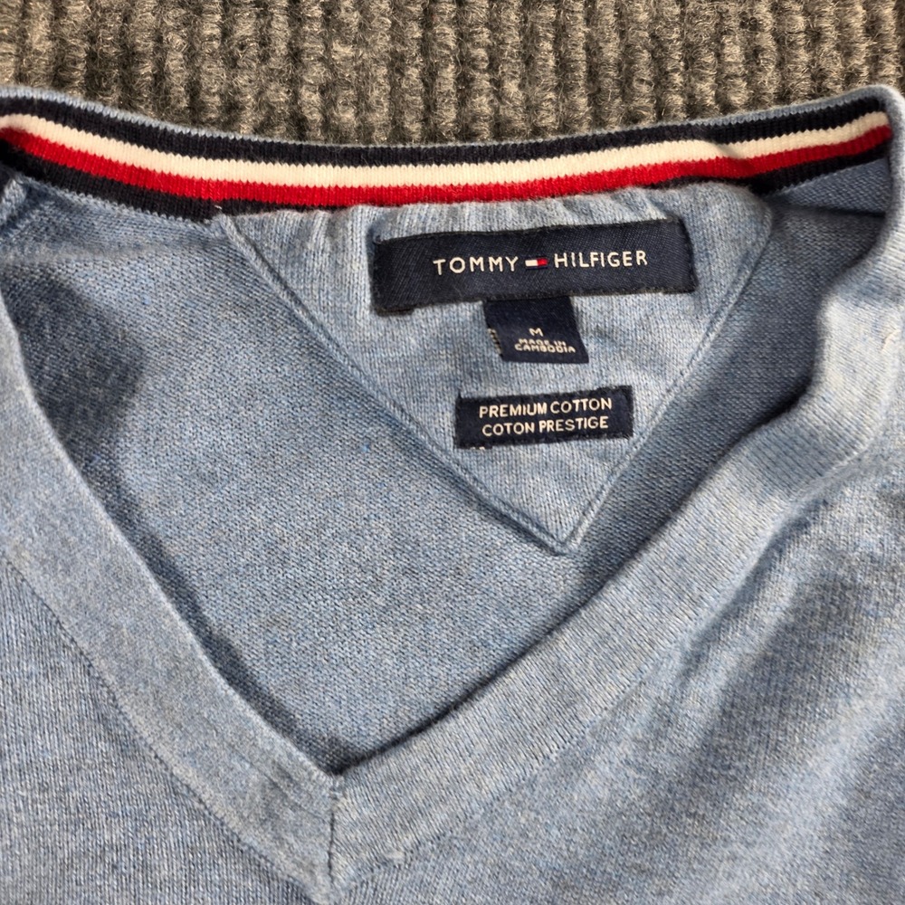 Tommy Hilfiger Mens V-Neck Sweater Light‎ Blue Premium Cotton Size M Flag Logo - Picture 2 of 8